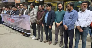 নারায়ণগঞ্জে প্রথম আলো-ডেইলি স্টারে হামলার প্রতিবাদে মানববন্ধন